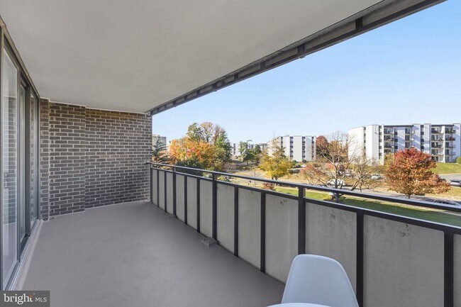 Building Photo - 250 S Reynolds St