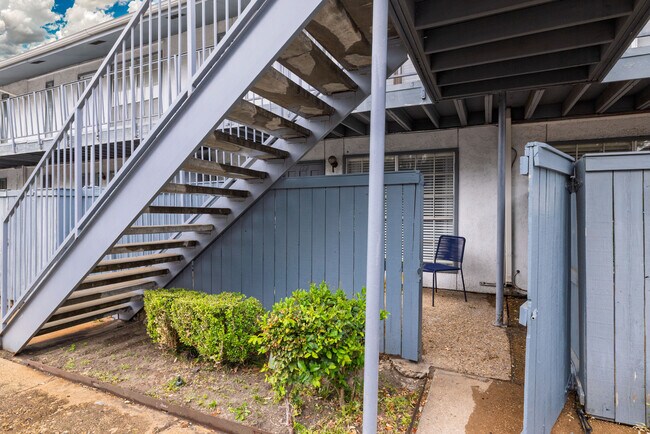 Building Photo - 12888 Montfort Dr