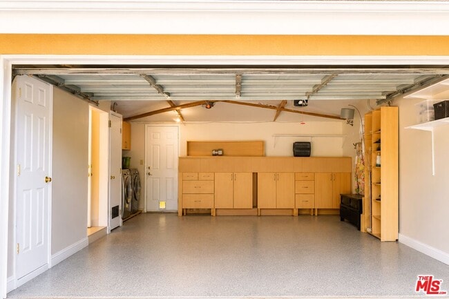 Building Photo - 23018 Bigler St
