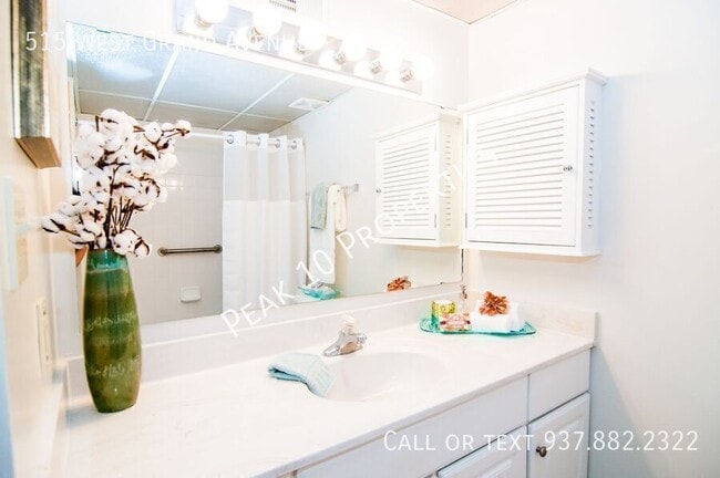 Building Photo - 515 W Grand Ave