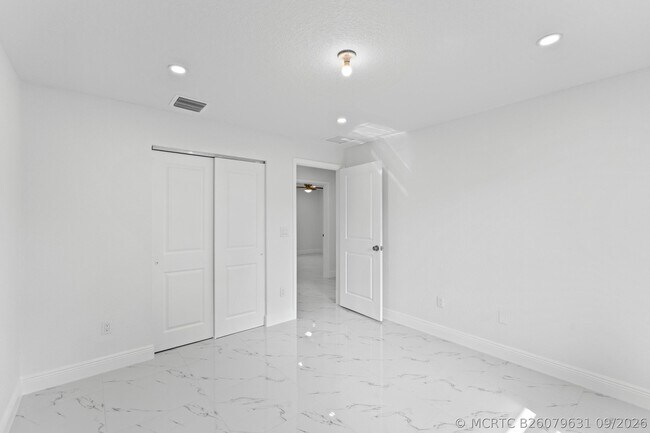 Building Photo - 616 S Pine St