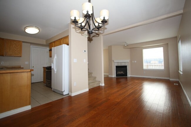 Building Photo - 3 Bedroom Condo!
