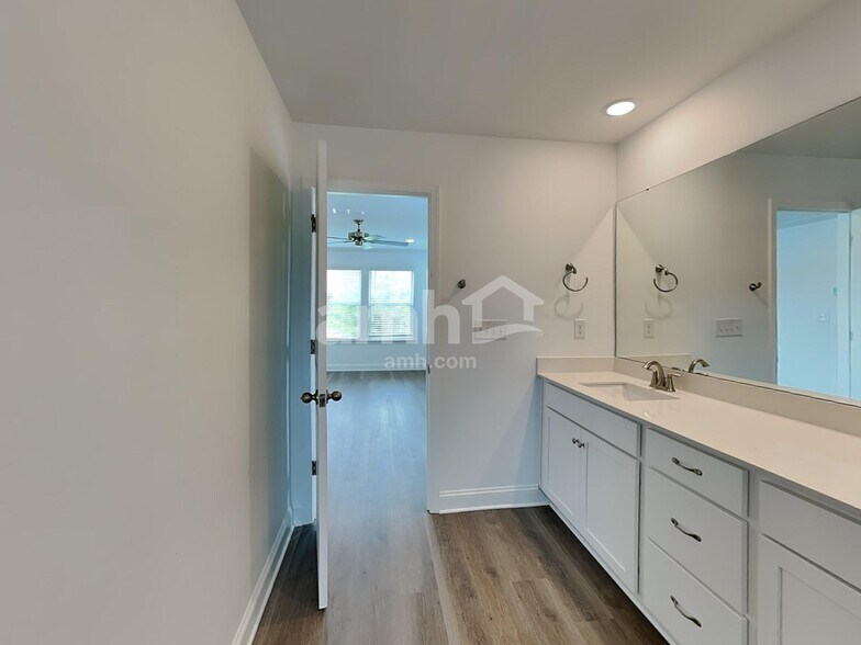 Building Photo - 1016 Bevington Dr