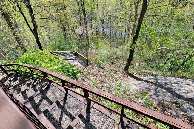 Building Photo - 350 Beaver Dam Access Rd