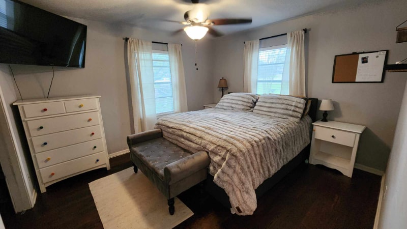 Building Photo - 906 Penrod Dr