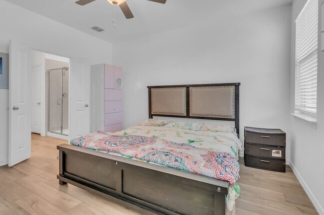 Building Photo - 14789 Mainstay Way