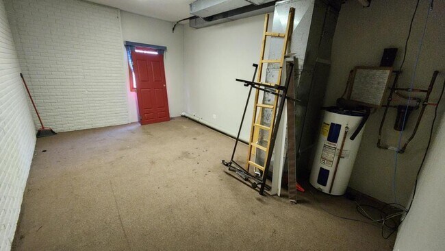 Building Photo - 1811 Miller Dr