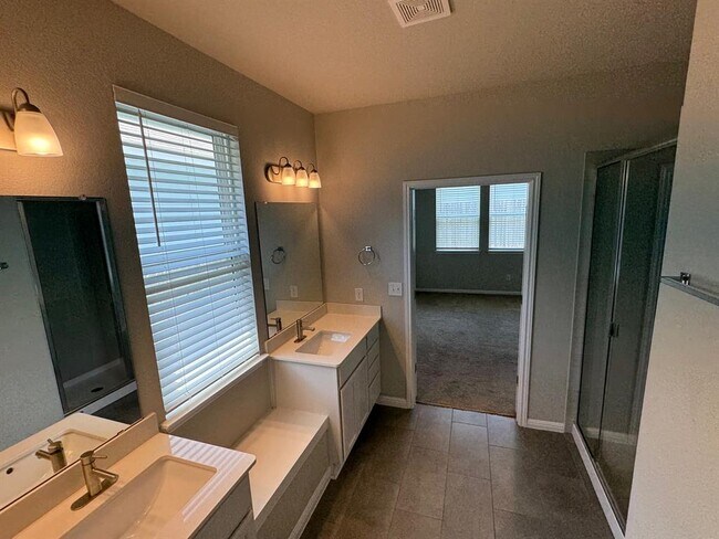 Building Photo - 209 Pitchfork Dr