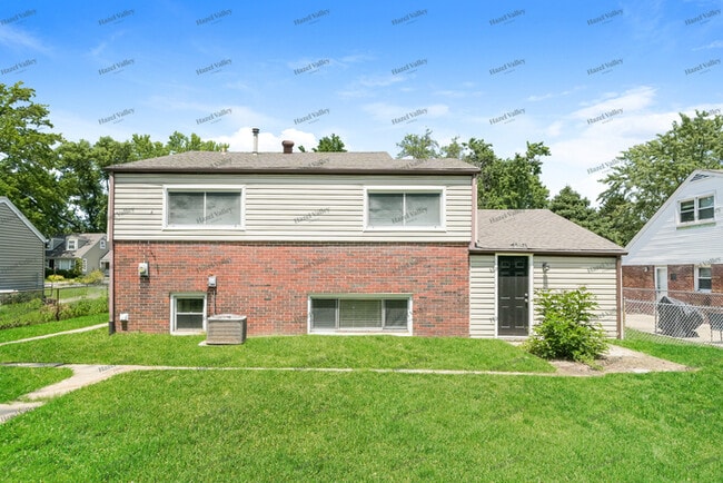Building Photo - 40 St Walter Ln