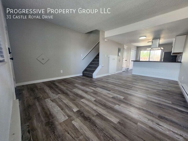 Building Photo - Remodeled 2-Bedroom Townhome !