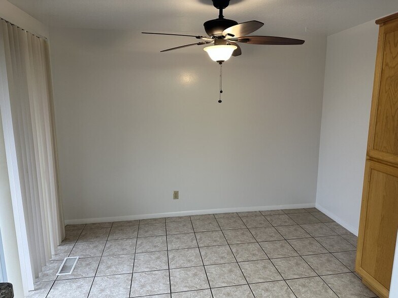 Building Photo - 689 E 2300 N
