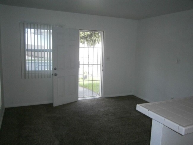 Building Photo - 1 Bed-1 Bath Single Story Duplex in El Cajon