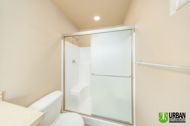 Building Photo - Single Story home with 2 bed and office fo...