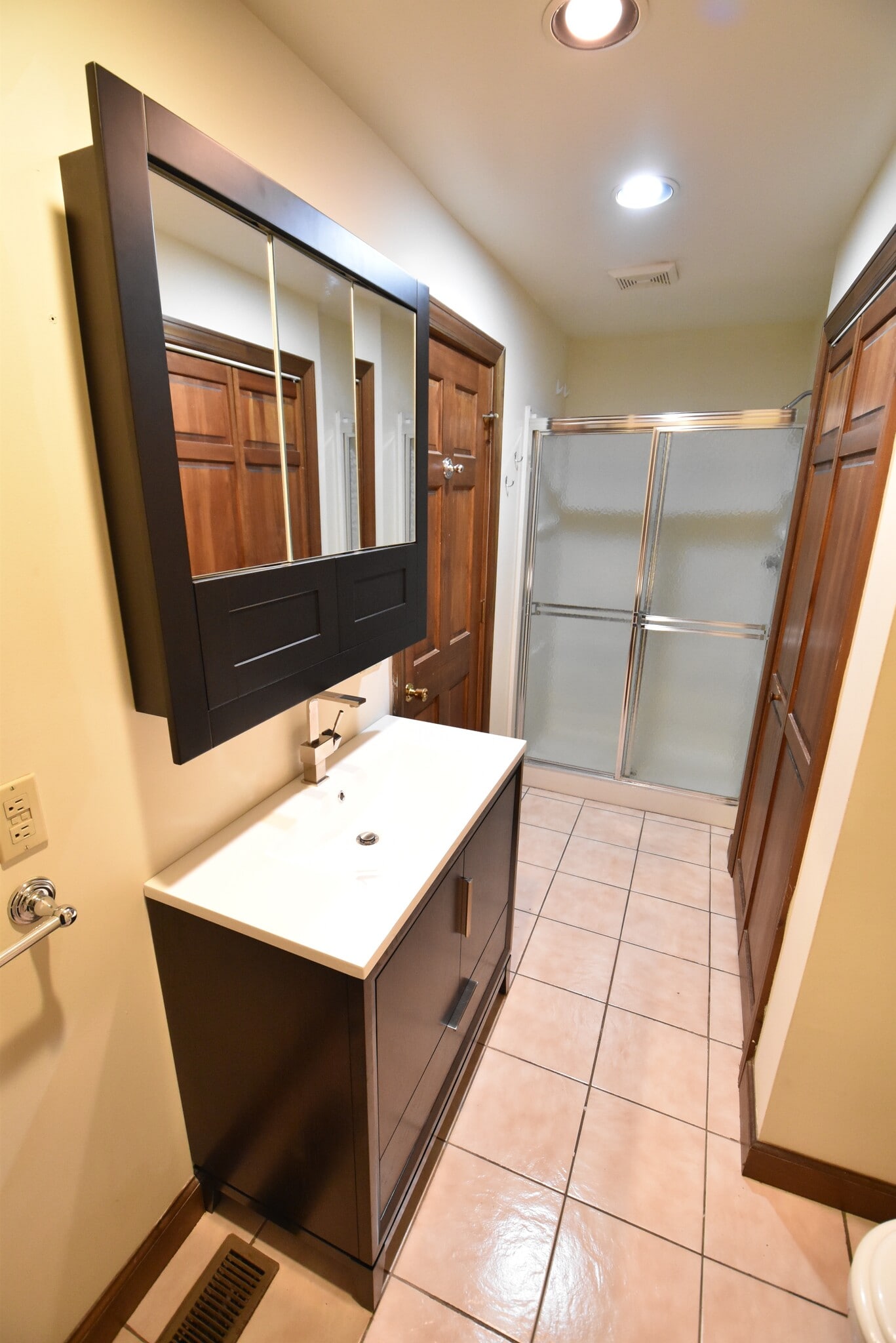 Bathroom - 39 E Russell St