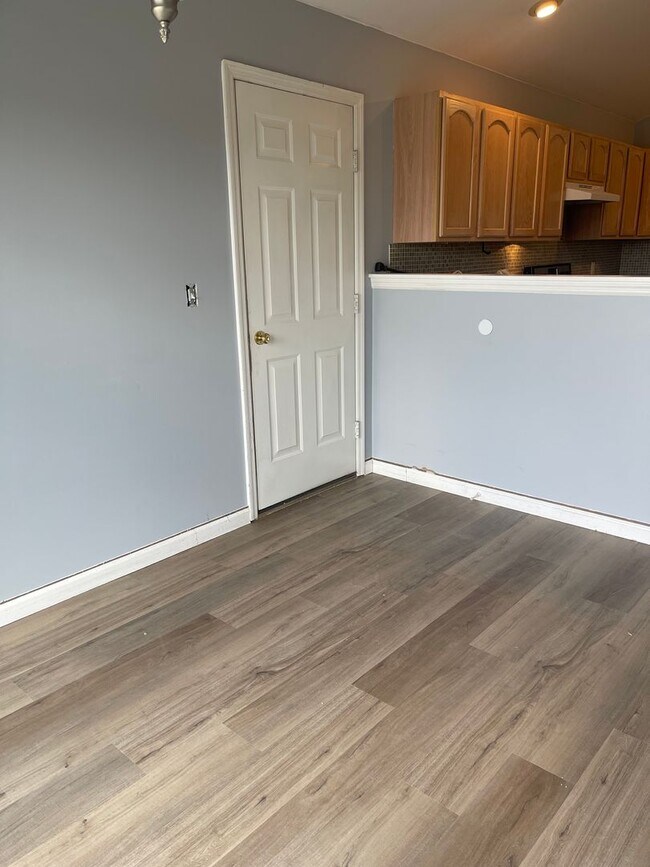 Building Photo - 741 N River Rock Dr