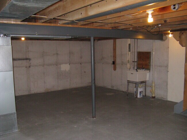 Building Photo - 33 Teakwood Ln