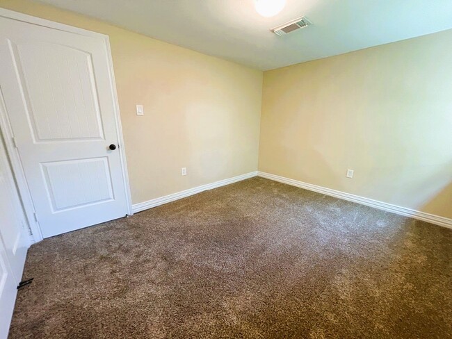 Building Photo - 24514 Sunny Glen Dr