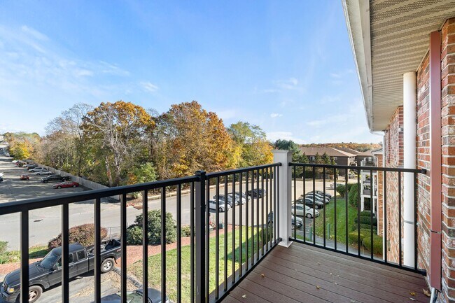 Building Photo - Won't Last |Updated Billerica 1 Bed | Avai...