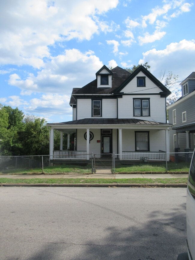 Building Photo - 710 Marshall Ave SW
