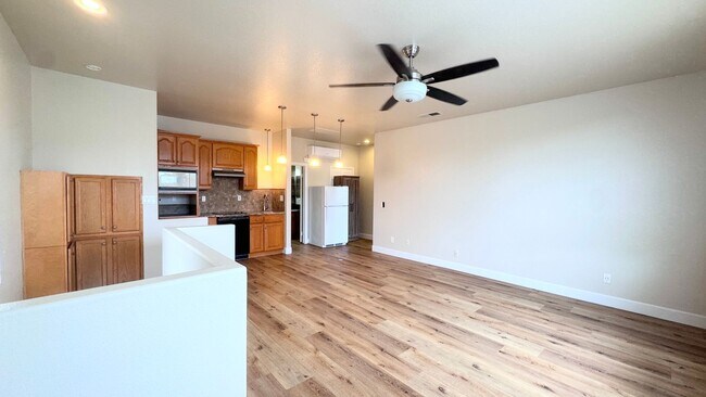 Building Photo - Unfurnished 1 Bedroom with AC and Private ...