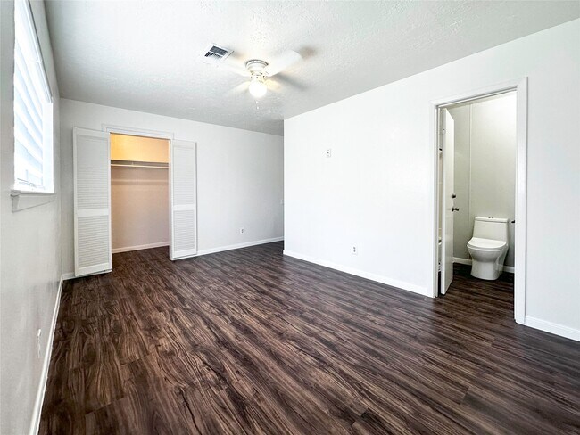 Building Photo - 9270 Theysen Dr