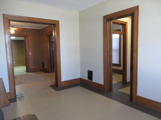 Building Photo - 5 Bedroom Home in the very core of Downtown (West Central, Downtown)