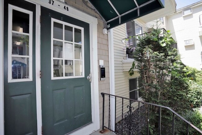 Building Photo - 1261 Church St