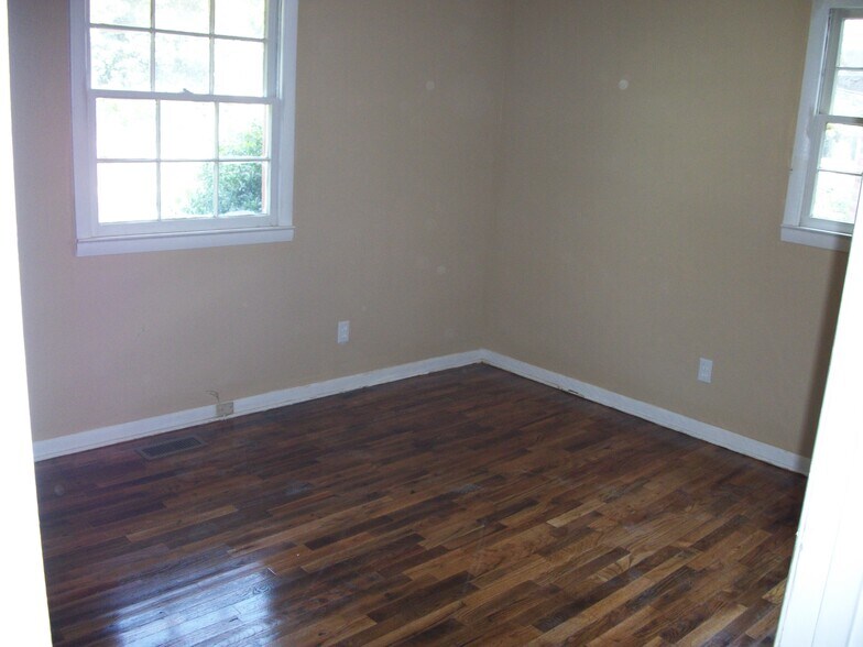 Building Photo - 2051 Martin Luther King Dr Lumberton, NC 28358