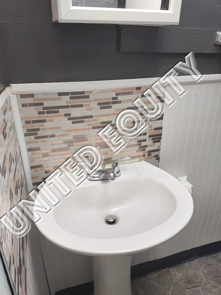 Building Photo - 3401 Earlham Dr