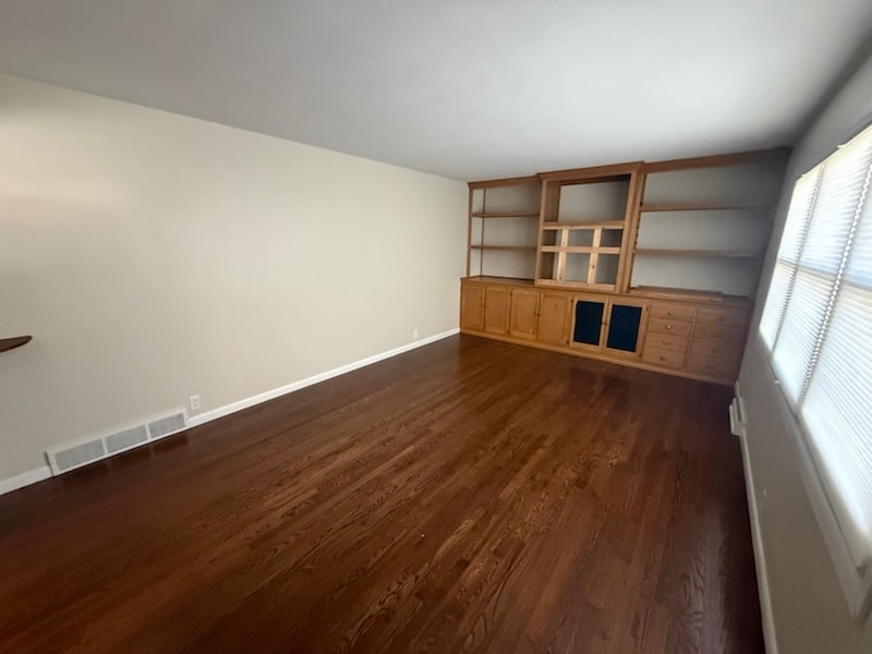 Building Photo - 1725 Elmwood Ln