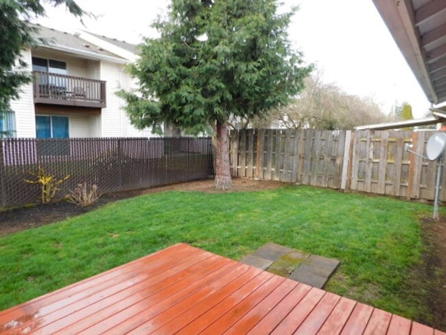 Building Photo - short04