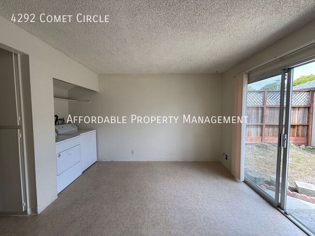 Building Photo - 4292 Comet Cir