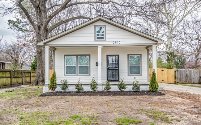 Primary Photo - Newly Renovated Home near University of Me...