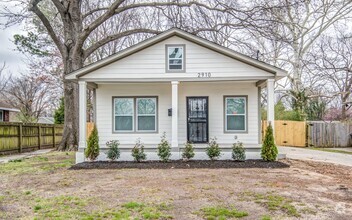 Building Photo - Newly Renovated Home near University of Me...