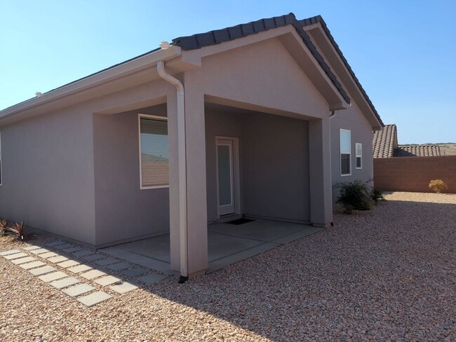 Building Photo - Modern 3 Bedroom Home with Spacious Layout!