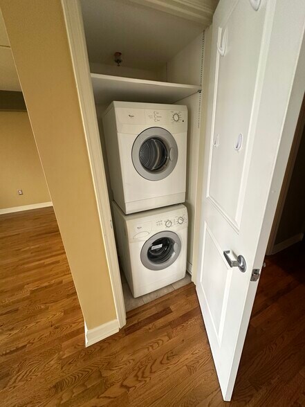 In Unit laundry - 600 Admiral Blvd