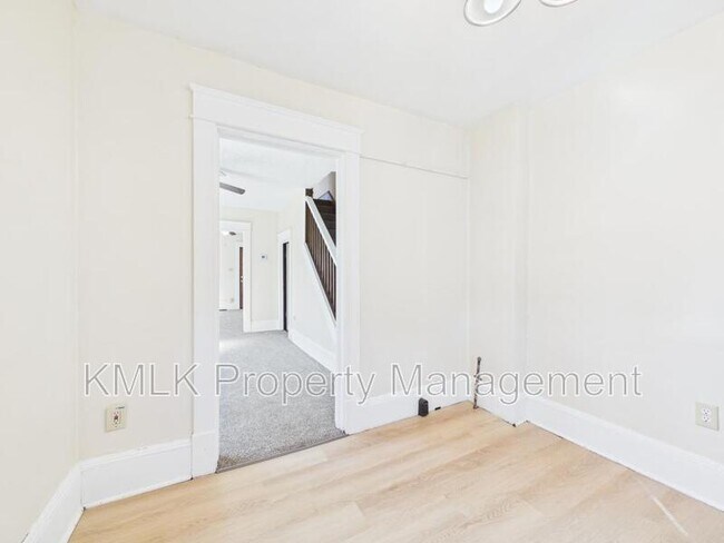 Building Photo - 446 7th St