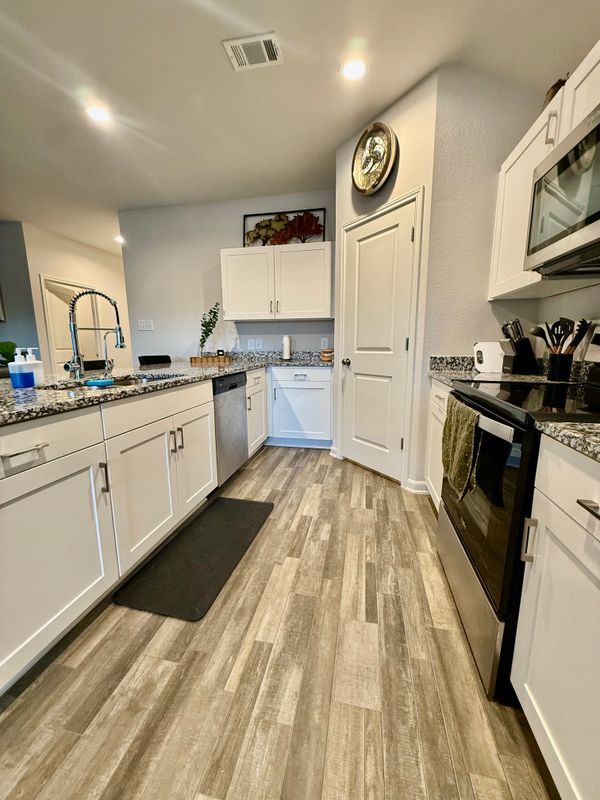Building Photo - 302 Del Monte Dr