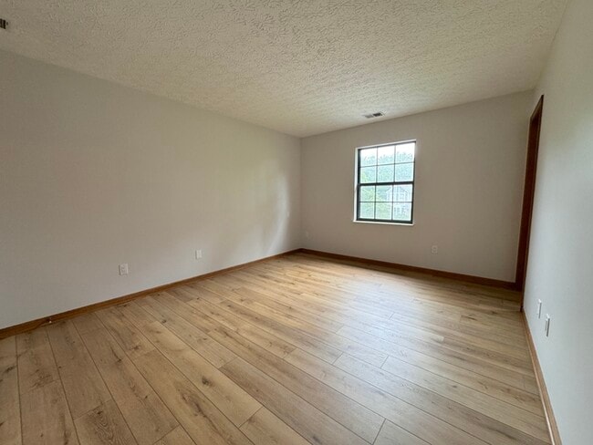 Building Photo - 564 Glenside Ln
