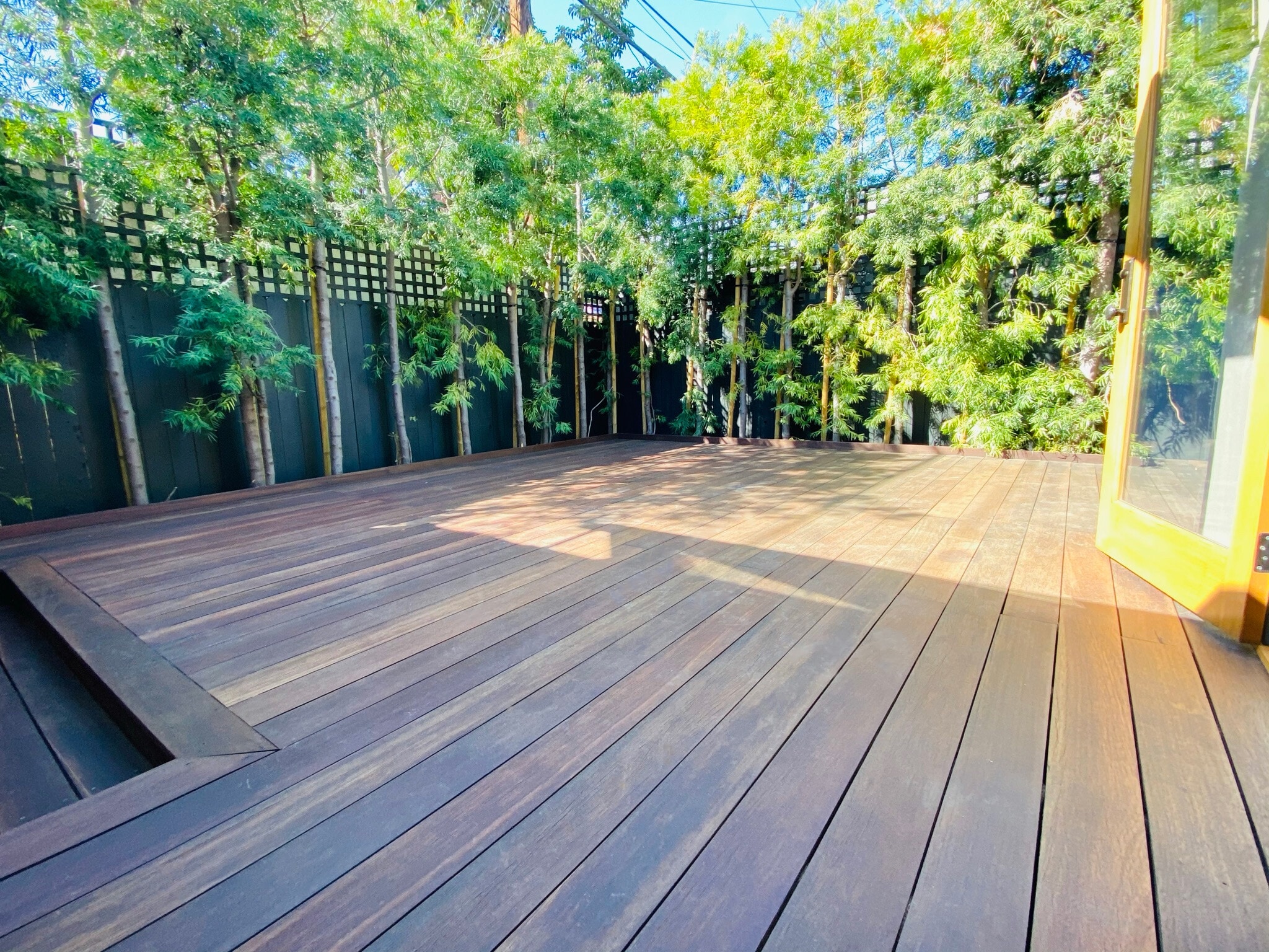 Private tropical wood deck - 3365 Tyburn St