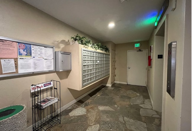 Building Photo - 710 Lunalilo St