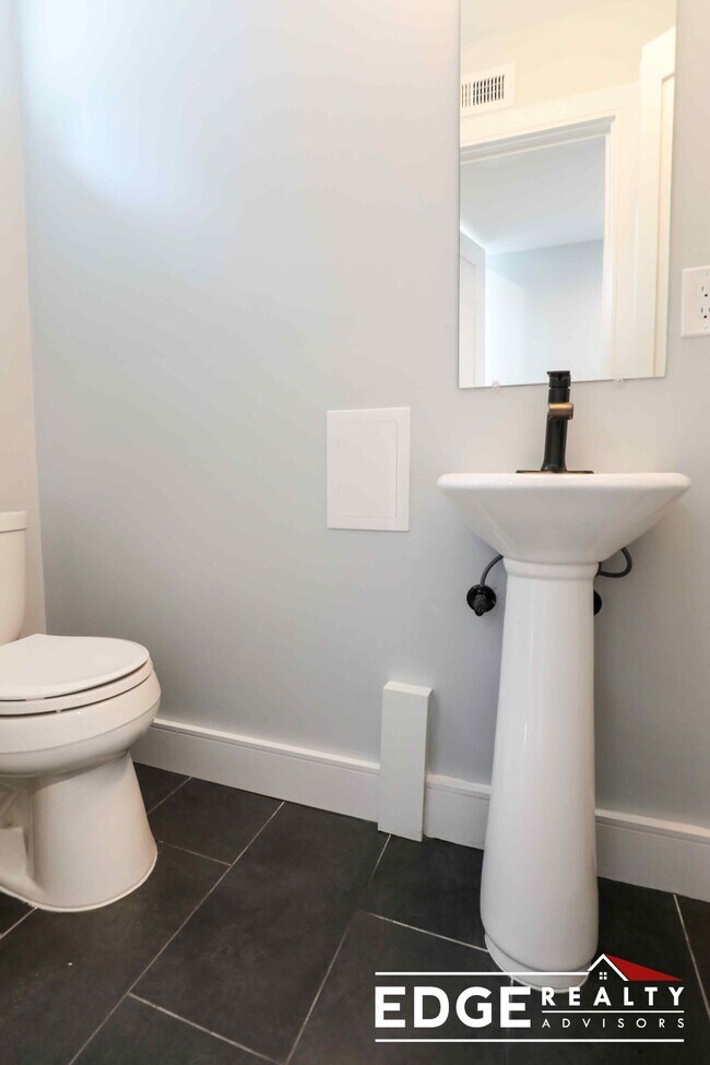 Building Photo - 11 Molloy St