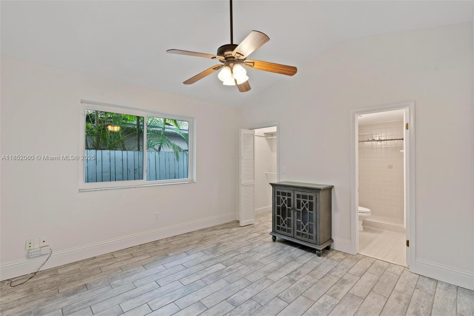 Building Photo - 2558 Trapp Ave