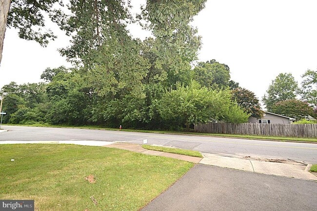 Building Photo - 13145 Melville Ln