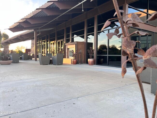 Building Photo - 2208 E Indian Wells Dr