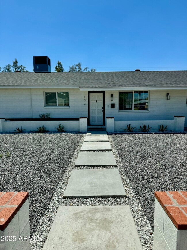 Building Photo - 103 E Huntington Dr