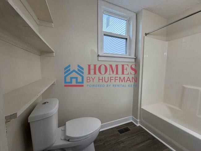 Building Photo - Three Bedroom House | Two Bathroom | Depos...