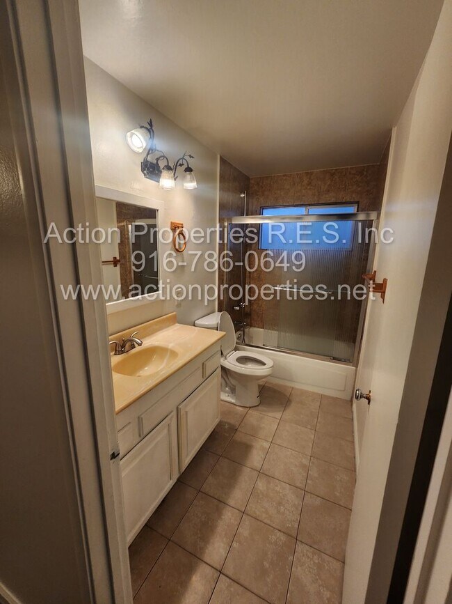 Building Photo - $500.00 Off Move In Special! East Roseville, Sierra Gardens 3 Bedroom, 2 Bathroom, 2 Car Garage, ...