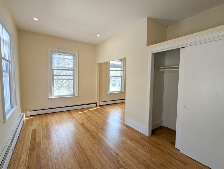 Building Photo - 15 Cameron Ave