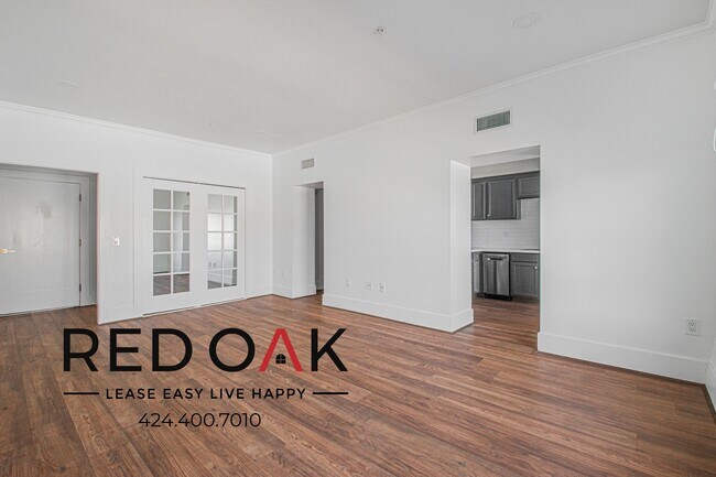 Building Photo - 6533 Hollywood Blvd